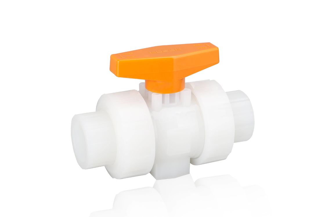 PVC-C Manual Plastic Ball Valves True Union PN 10 With Small Torque